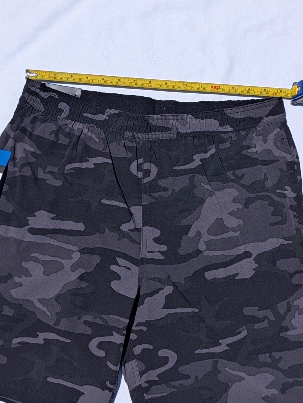Kirkland Signature Men's Swim Trunks Size L - Picture 11 of 16